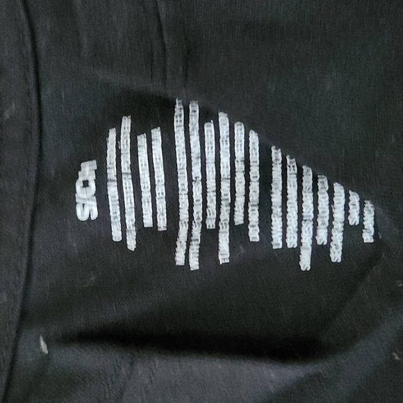 Realtree Black & Pink Camo Crop Top Size Small - Picture 3 of 3